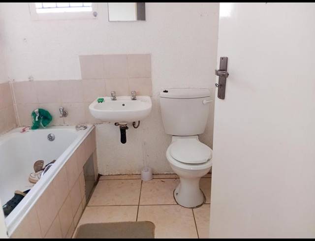 2 BEDROOM HOUSE FOR SALE IN BEVERLY HILLS